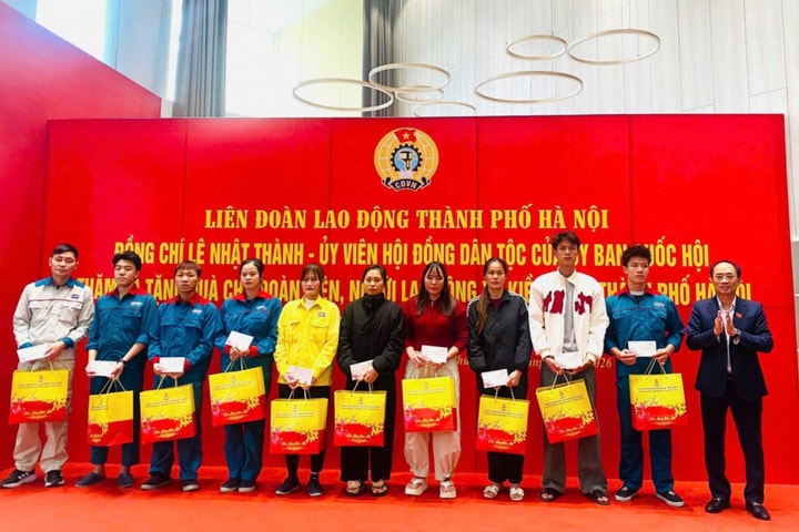Kiều Phú: Thăm hỏi, động viên và trao quà tới đoàn viên, người lao động có hoàn cảnh khó khăn