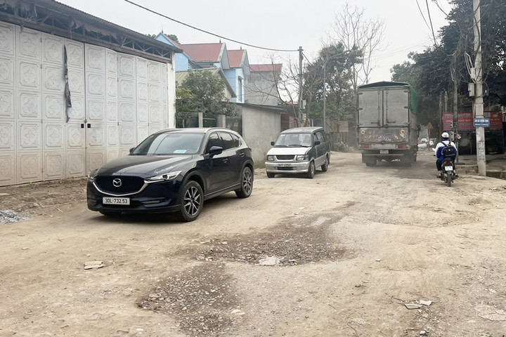 Dự án cải tạo, mở rộng đường 418 xã Phúc Thọ: Chậm tiến độ nhiều năm do vướng mặt bằng