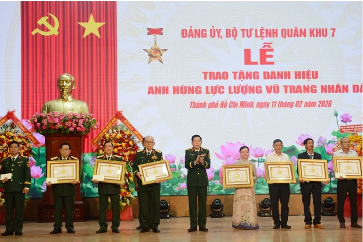 Tặng danh hiệu Anh hùng Lực lượng vũ trang nhân dân cho 7 tướng lĩnh Quân đội