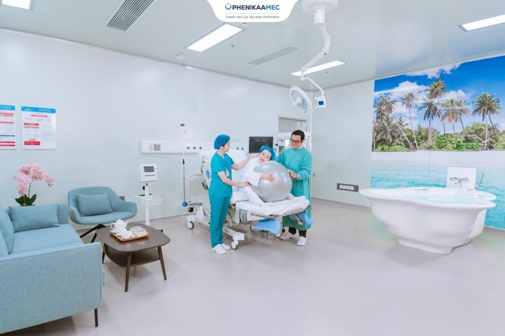 Bồn sinh dưới nước ấm trong thai sản trọn gói Luxury PhenikaaMec: Khi khoa học hiện đại nâng niu trải nghiệm sinh nở của người mẹ