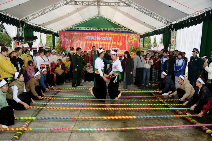 Tết gắn kết quân - dân