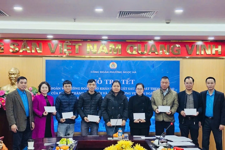 Công đoàn phường Ngọc Hà tặng quà Tết đoàn viên, người lao động