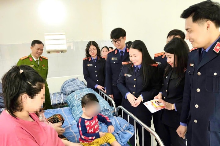 Ngành Kiểm sát Thủ đô mang "Tết nhân ái" đến các trại tạm giam