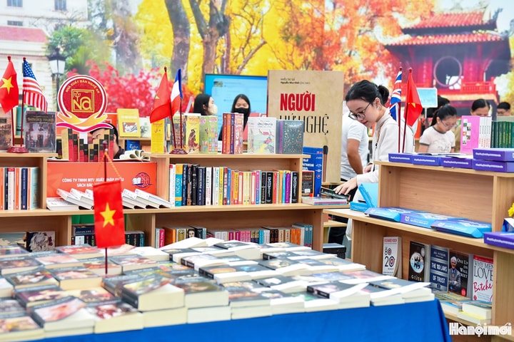 Văn học Việt: Nhìn lại để đi tới