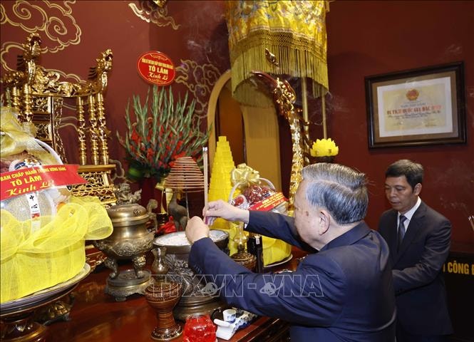 Tổng Bí thư Tô Lâm dâng hương tại Khu Di tích Hoàng thành Thăng Long và Di tích nhà 67