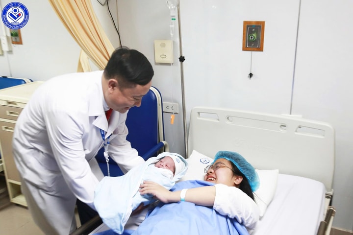 Mừng em bé chào đời lúc 0h 32 phút ở Bệnh viện Phụ sản Trung ương