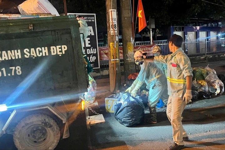 Công nhân xuyên đêm Giao thừa dọn sạch phố phường đón xuân mới Bính Ngọ 2026