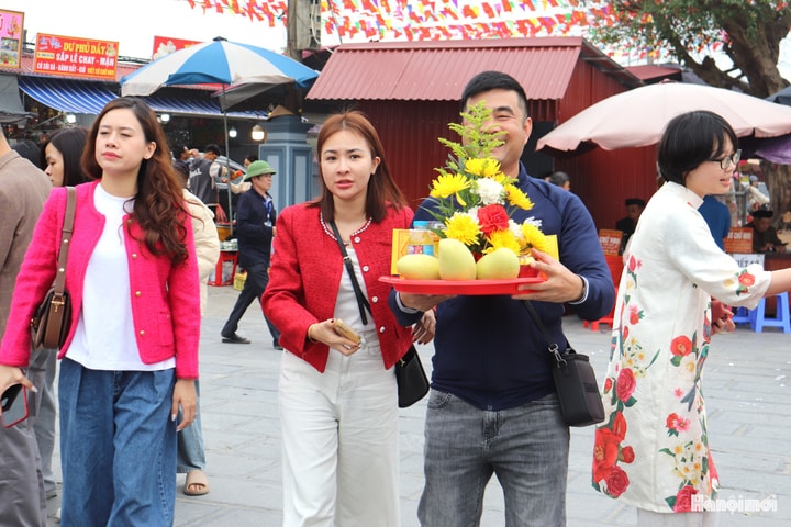 Thành kính dâng hương đầu năm tại các di tích lịch sử, văn hóa