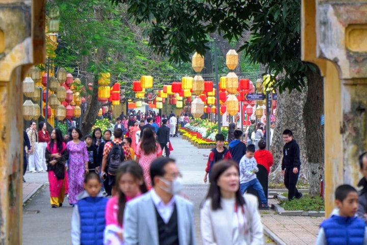 Hà Nội đón gần 594.000 lượt khách du lịch dịp Tết Bính Ngọ 2026
