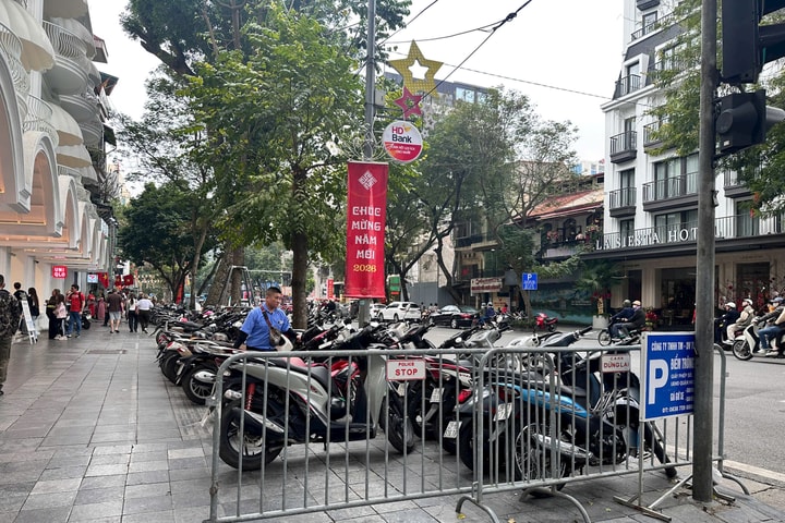 Chính sách miễn phí đồng bộ, vì sao bãi xe tự phát vẫn “chặt chém”?