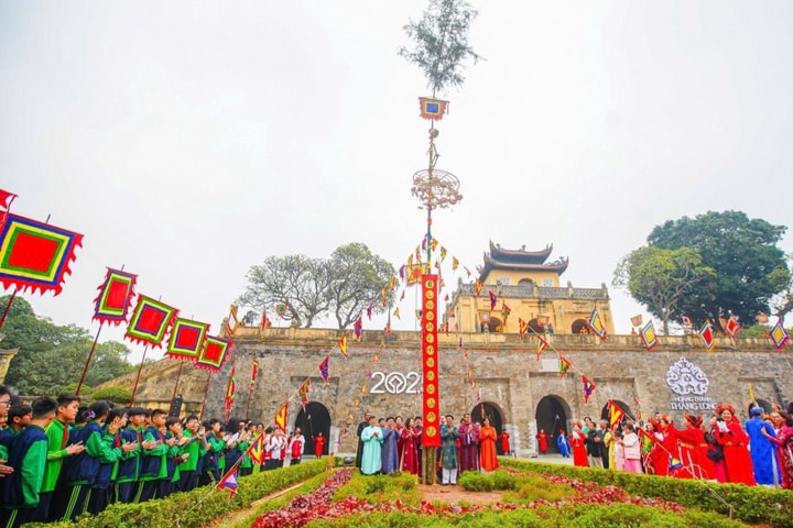 Check-in di sản bằng QR: Người trẻ “chạm” vào Tết xưa