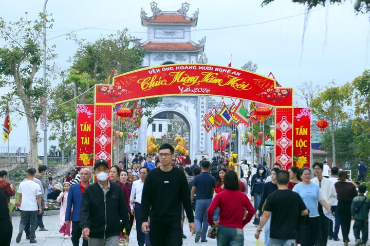 Về Lam Thành lễ đền Ông Hoàng Mười giữa sắc Xuân xứ Nghệ
