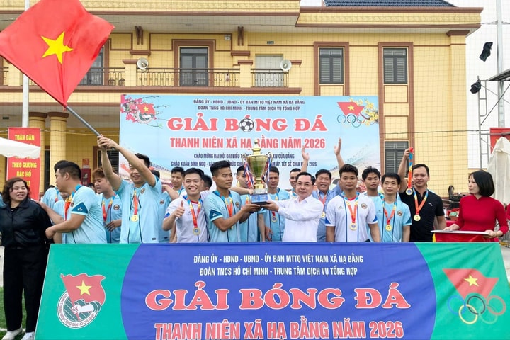 Xã Hạ Bằng: Trao thưởng Giải bóng đá thanh niên mừng Đảng, mừng xuân
