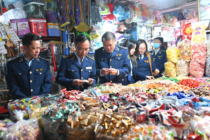 Hai mươi vụ vi phạm thương mại bị xử lý trong cao điểm Tết