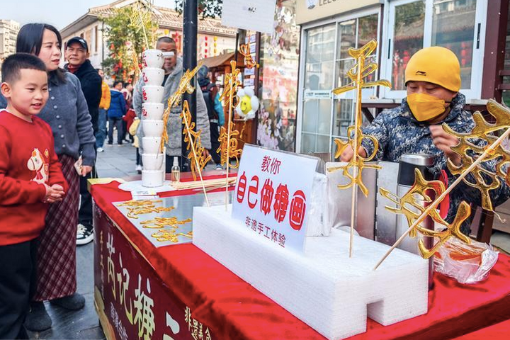 Chi tiêu dịp Tết tăng vọt, ngành bán lẻ và du lịch Trung Quốc khởi sắc
