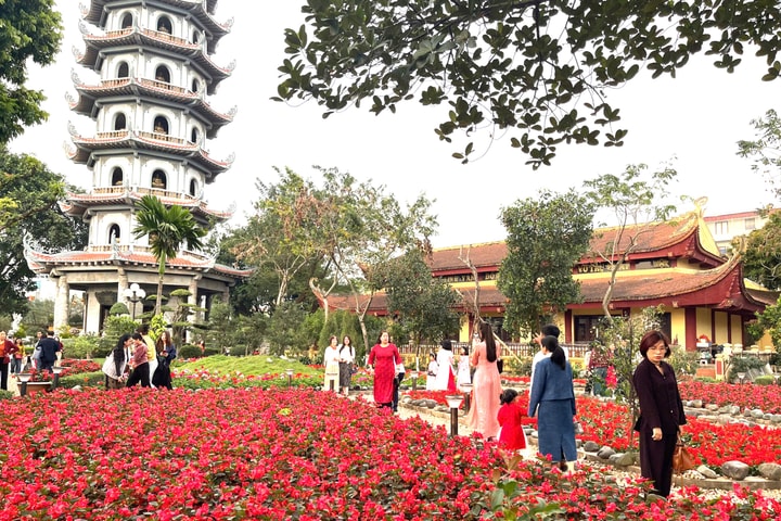 Giới trẻ Hà Nội “hiểu lễ” hay chỉ “đi lễ”?
