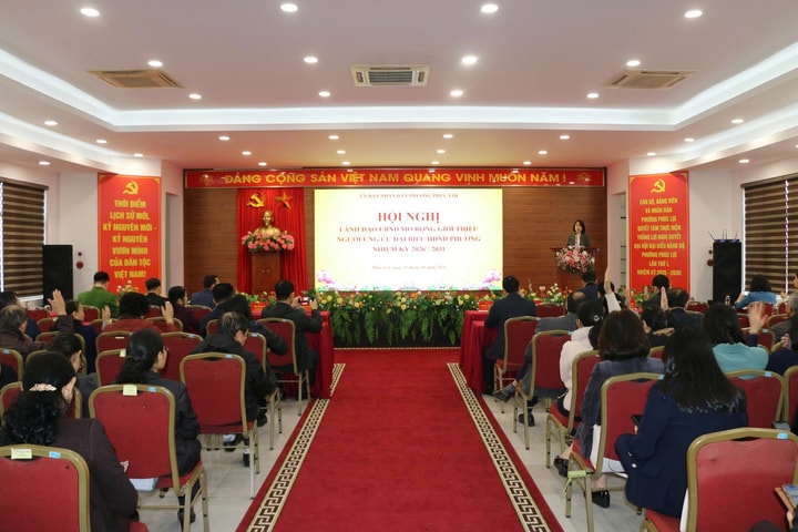 Phường Phúc Lợi: In và cấp phát thẻ cử tri đến từng hộ gia đình