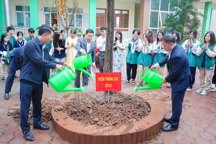 Quốc Oai phấn đấu trồng 5.000 cây xanh