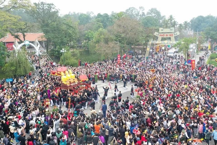 Đầu xuân trẩy hội Đền Và