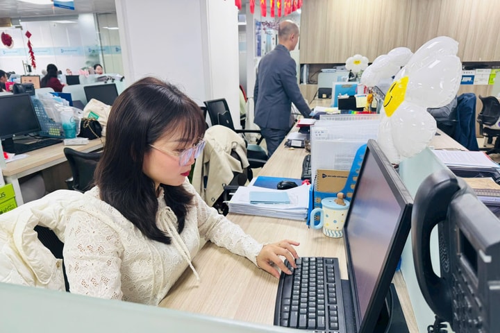 Người trẻ trở lại guồng quay công việc sau Tết