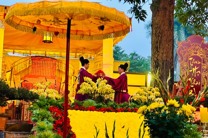 Dâng hương khai xuân tại Hoàng thành Thăng Long: Nét đẹp văn hiến của Hà Nội