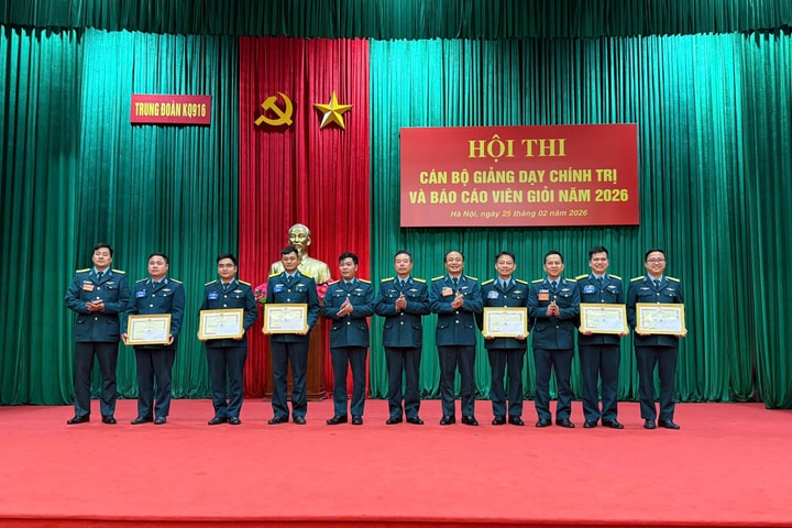 Trung đoàn 916 tổ chức hội thi cán bộ giảng dạy chính trị giỏi