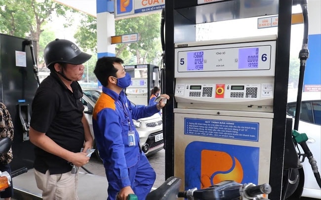 Dự báo giá xăng tăng đến 4,9% trong kỳ điều hành ngày 26-2