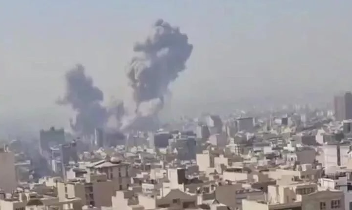 Israel tấn công phủ đầu Iran