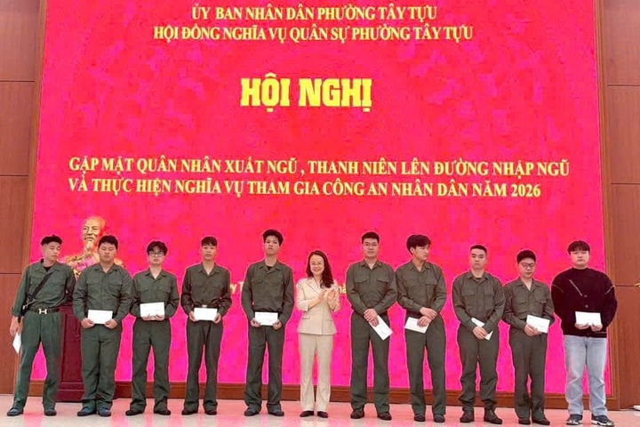 Tây Tựu gặp mặt động viên thanh niên chuẩn bị nhập ngũ
