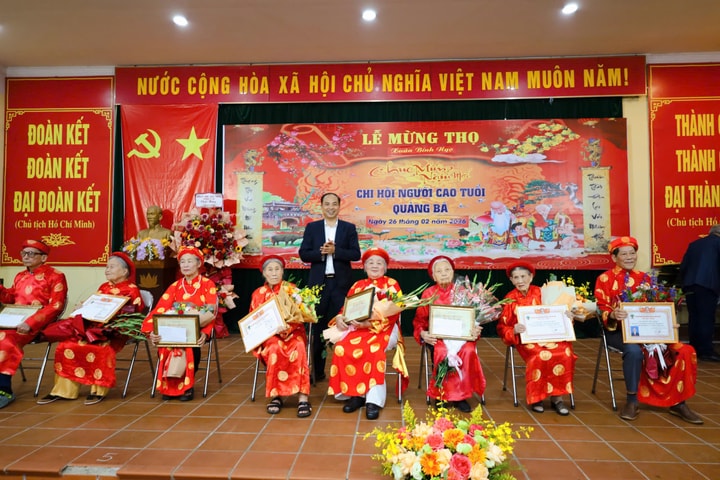 Tây Hồ: Chúc thọ 1.962 người cao tuổi
