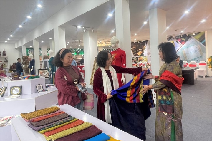 Kết nối giao thương cho sản phẩm làng nghề Hà Nội: Đòn bẩy từ chuyển đổi số