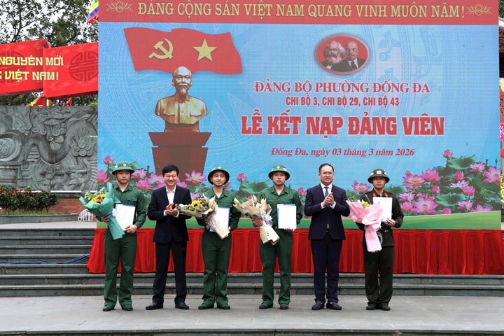 Phường Đống Đa gặp mặt, động viên thanh niên lên đường nhập ngũ
