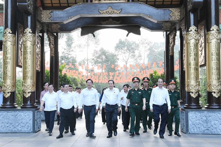 Chủ tịch Quốc hội Trần Thanh Mẫn tri ân các Anh hùng liệt sĩ, Mẹ Việt Nam anh hùng tại thành phố Hồ Chí Minh