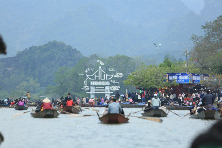 Nghiên cứu thí điểm xuồng điện phục vụ du lịch chùa Hương