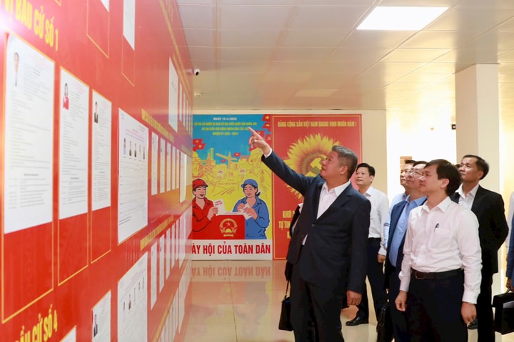 Đoàn công tác số 13 của Ban Thường vụ Thành ủy Hà Nội kiểm tra công tác chuẩn bị bầu cử tại xã Phúc Thọ, Phúc Lộc, Hát Môn