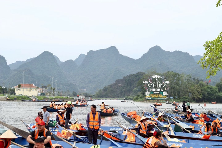 Giữ vững kỷ cương, bảo đảm tuyệt đối an ninh, an toàn mùa lễ hội chùa Hương