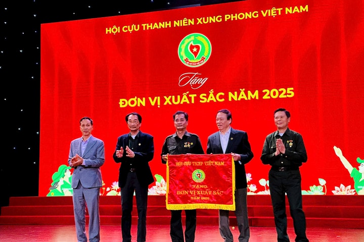 Ý Đảng - Lời Bác sáng mãi truyền thống TNXP Thủ đô anh hùng