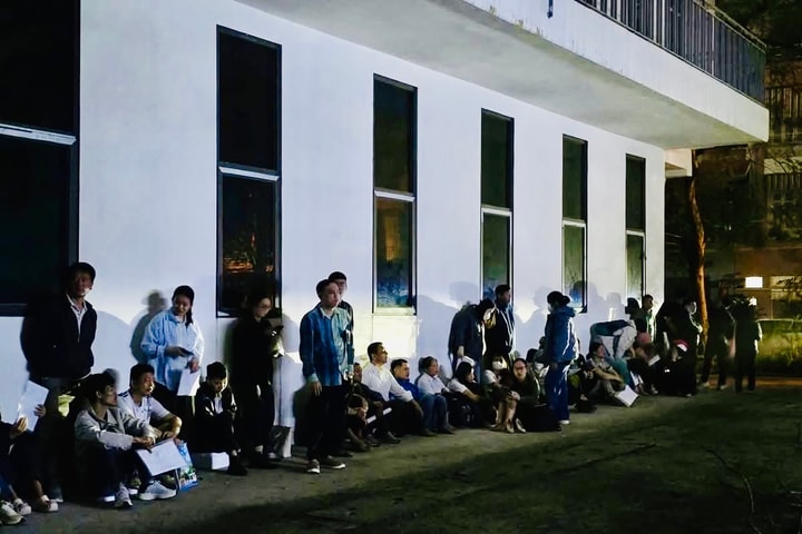 Câu chuyện xếp hàng trong tuyển sinh và trách nhiệm của phụ huynh