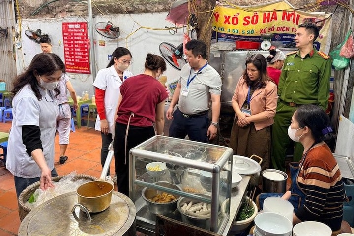 [Podcast] Tin tức ngày 5-3: Yêu cầu dừng hoạt động cơ sở bún riêu 14 Hàng Lược do vi phạm an toàn thực phẩm