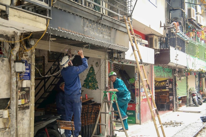 Hoàn Kiếm: Phối hợp liên ngành xử lý vi phạm trật tự đô thị khu vực đường sắt