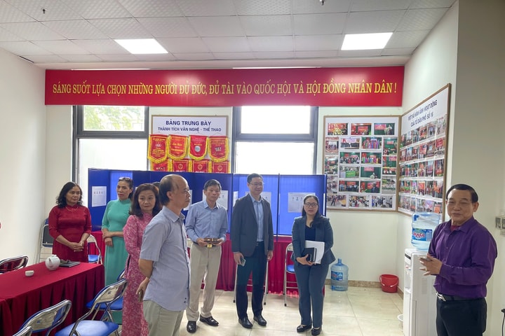 Phường Nghĩa Đô bảo đảm trang trí, tuyên truyền trực quan phục vụ bầu cử