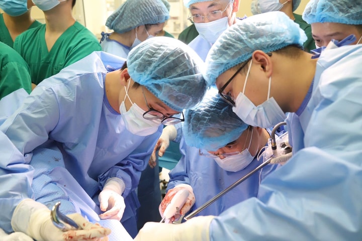 Bệnh viện K phẫu thuật trình diễn 2 ca bệnh phức tạp bằng kỹ thuật cao