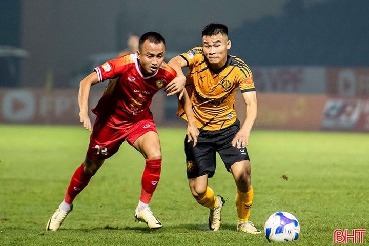 Ghi bàn phút cuối, Hà Tĩnh khiến Thanh Hóa lại lâm nguy