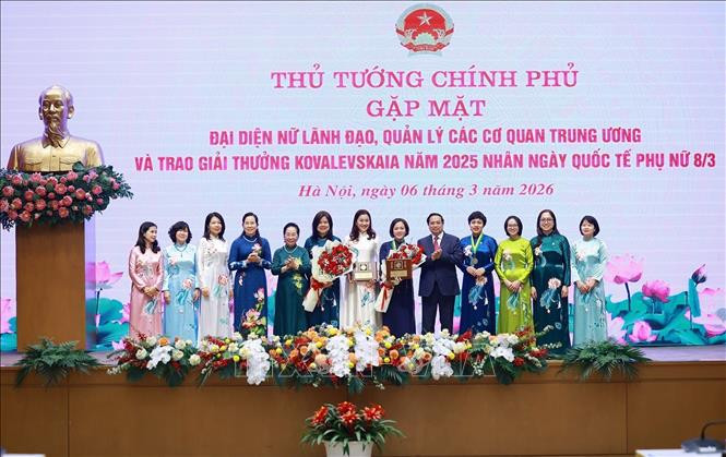 Thủ tướng Phạm Minh Chính đề xuất tổ chức giải thưởng "Phụ nữ tài năng, sáng tạo và cống hiến”