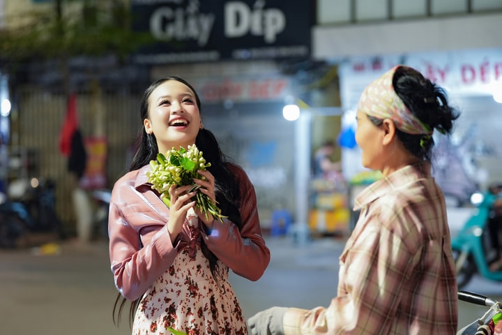 “Tiếng hát Hà Nội” Nguyễn Thụy Hải Anh kể chuyện phố cổ trong album đầu tay