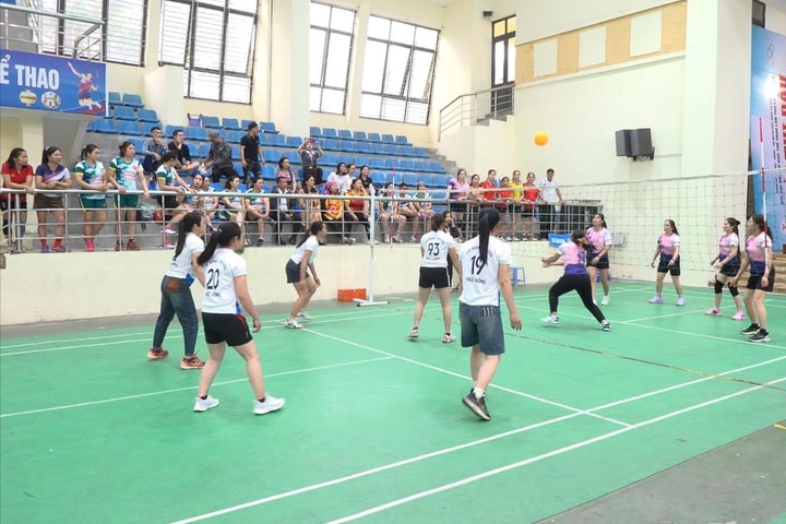 Sôi nổi Giải bóng chuyền hơi nữ xã Thanh Oai mở rộng năm 2026