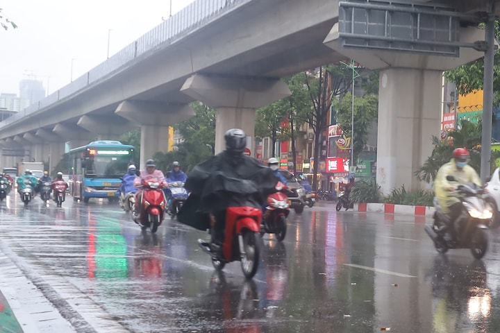Hà Nội mưa rào, thời tiết chuyển rét