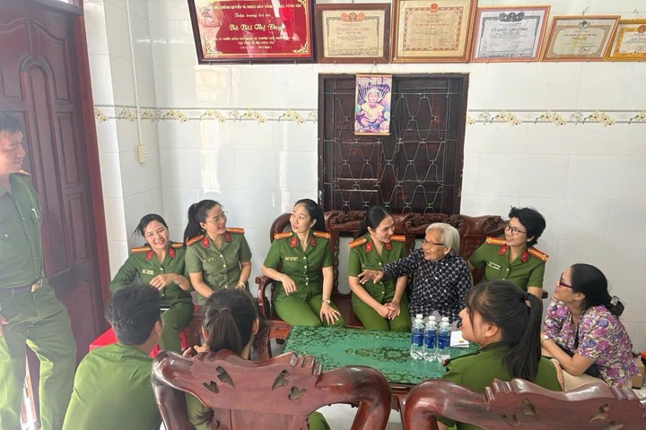 Công an TP Hồ Chí Minh tổ chức nhiều hoạt động tri ân phụ nữ nhân dịp 8-3