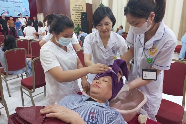 Người “truyền lửa” cho nghề điều dưỡng