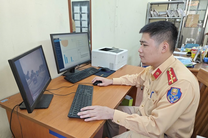 Hà Nội: Xử lý phương tiện dừng đỗ không đúng quy định tại khu vực sân bay Nội Bài